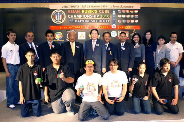 Foto bersama di konferensi pers Asian Championship 2010