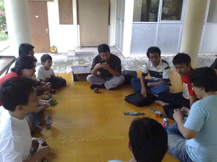 Jakarta Rubik’s Cube Club berkunjung ke cuber tunanetra Mitra Netra, foto 2