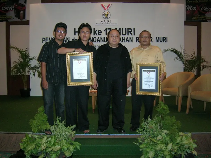 Penganugerahan rekor MURI, Semarang 2007, foto 4