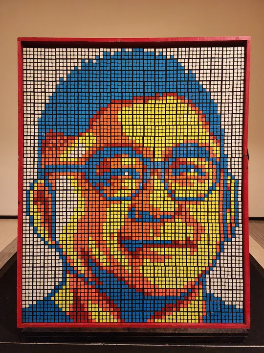 Mosaik potret Edward Suhadi dari 500 Rubik’s Cube